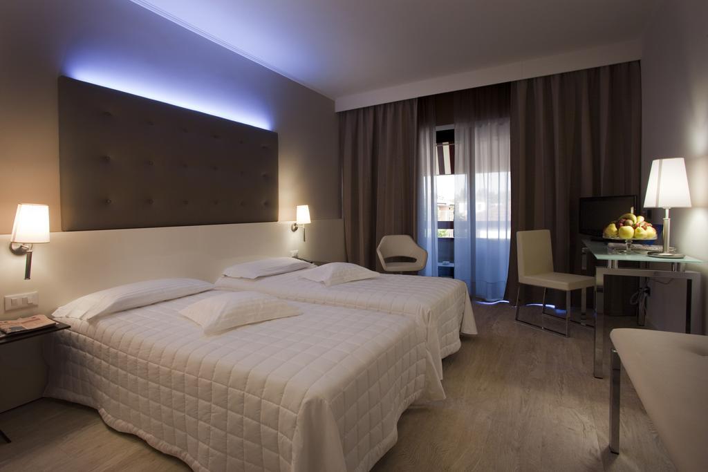 Hotel Desenzano Desenzano del Garda Quarto foto